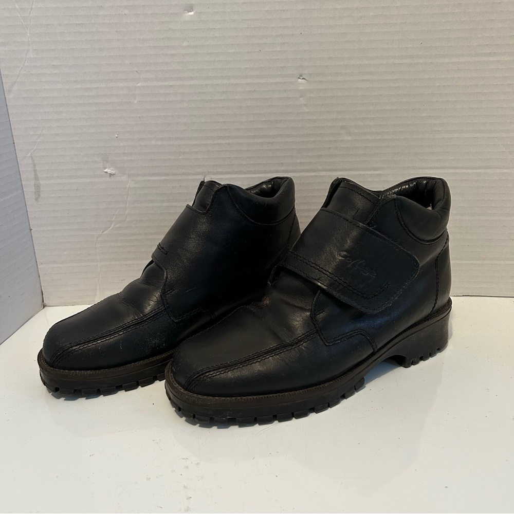 College black short boot women size 6-1/2 B